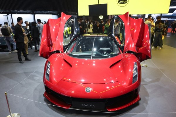 诚信双盈配资 城事｜2688万电跑、会跳舞的汽车、会变色的宝马……上海车展掠影