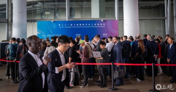 热丰网 城事｜外国媒体争相报道上海车展 国产车展台被团团围住