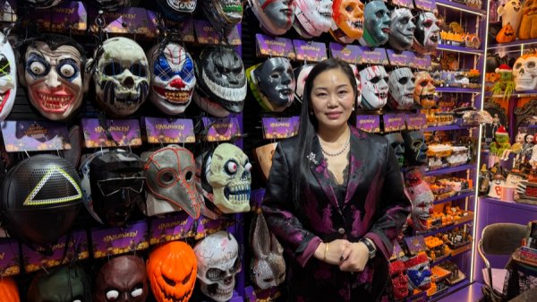 富兴配资端 “义乌最牛老板娘”备战春节生意：坚决不为美国关税买单